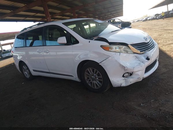 2012 TOYOTA SIENNA XLE V6 8 PASSENGER — I152