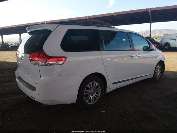 2012 TOYOTA SIENNA XLE V6 8 PASSENGER — I153