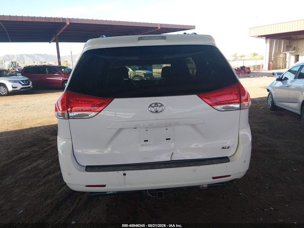 2012 TOYOTA SIENNA XLE V6 8 PASSENGER — I154