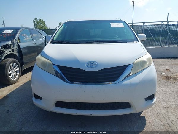 2013 TOYOTA SIENNA LE V6 8 PASSENGER