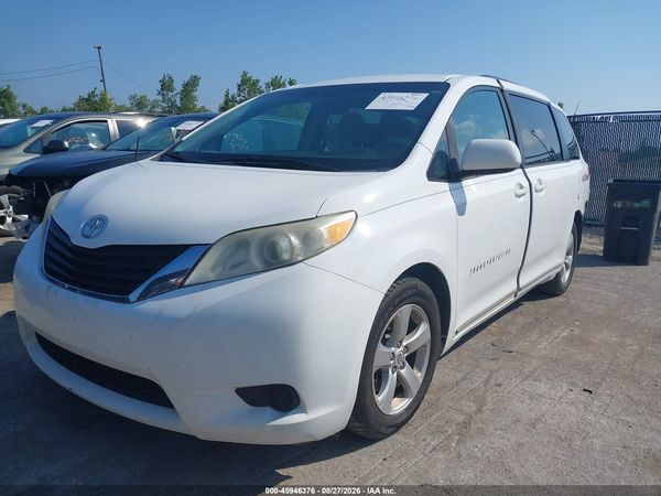 2013 TOYOTA SIENNA LE V6 8 PASSENGER