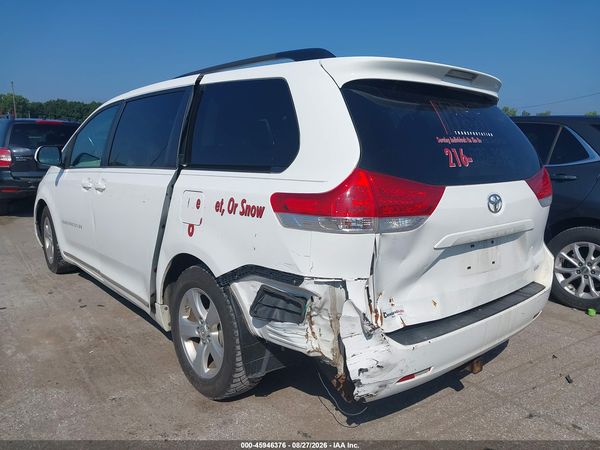2013 TOYOTA SIENNA LE V6 8 PASSENGER