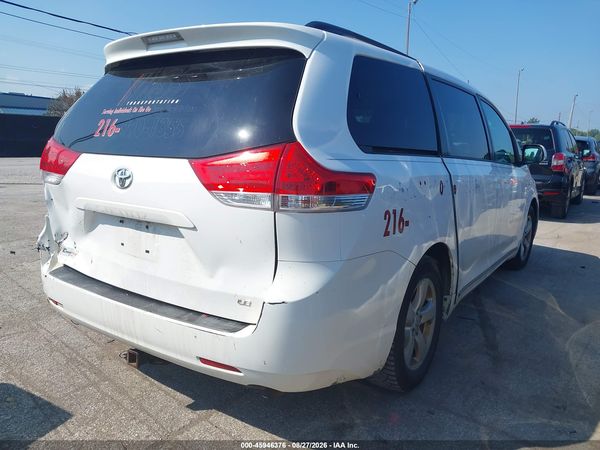2013 TOYOTA SIENNA LE V6 8 PASSENGER