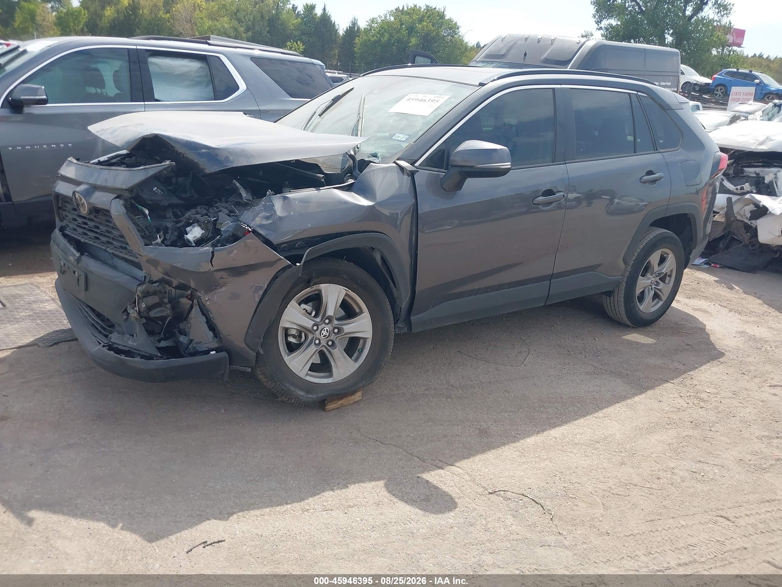 2024 TOYOTA RAV4 XLE — I2