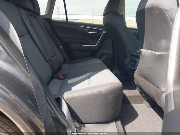 2024 TOYOTA RAV4 XLE — I8