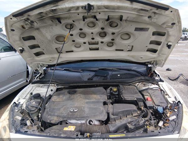 2018 INFINITI QX30 LUXURY — I10