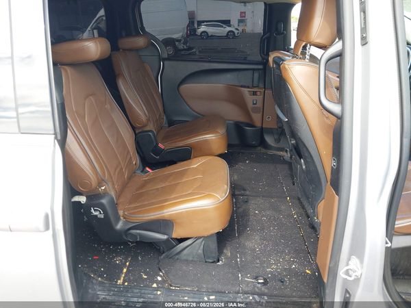 2017 CHRYSLER PACIFICA LIMITED — I8