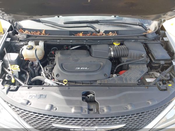 2017 CHRYSLER PACIFICA LIMITED — I10