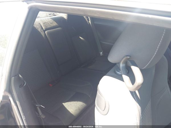 2016 DODGE CHALLENGER SXT — I8