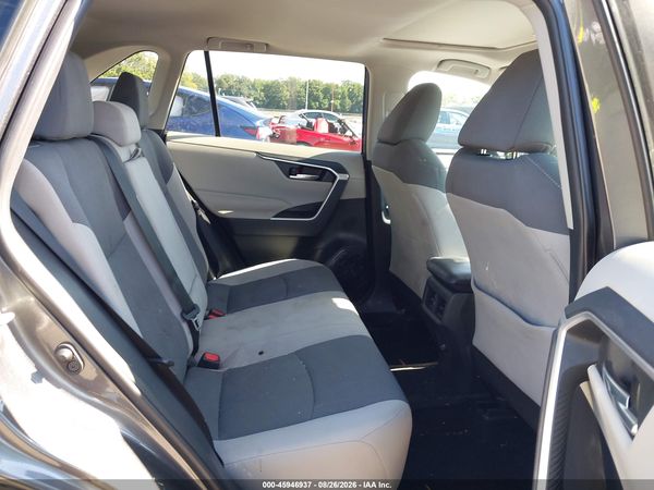 2019 TOYOTA RAV4 XLE — I8