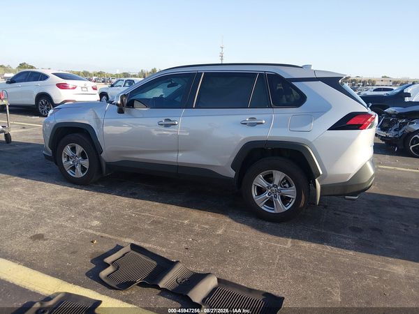 2025 TOYOTA RAV4 XLE — I3