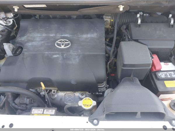 2016 TOYOTA SIENNA SE PREMIUM 8 PASSENGER