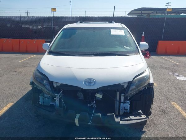 2016 TOYOTA SIENNA SE PREMIUM 8 PASSENGER