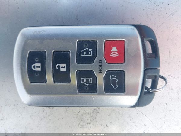 2016 TOYOTA SIENNA SE PREMIUM 8 PASSENGER