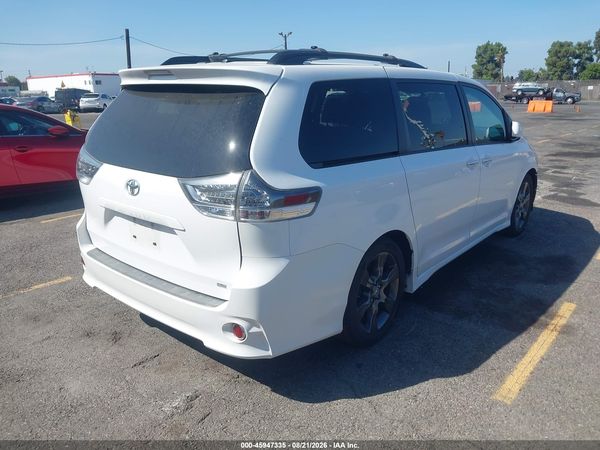 2016 TOYOTA SIENNA SE PREMIUM 8 PASSENGER