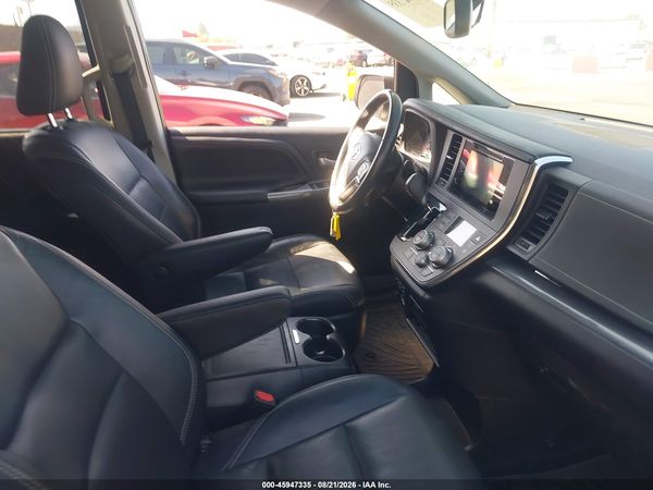 2016 TOYOTA SIENNA SE PREMIUM 8 PASSENGER