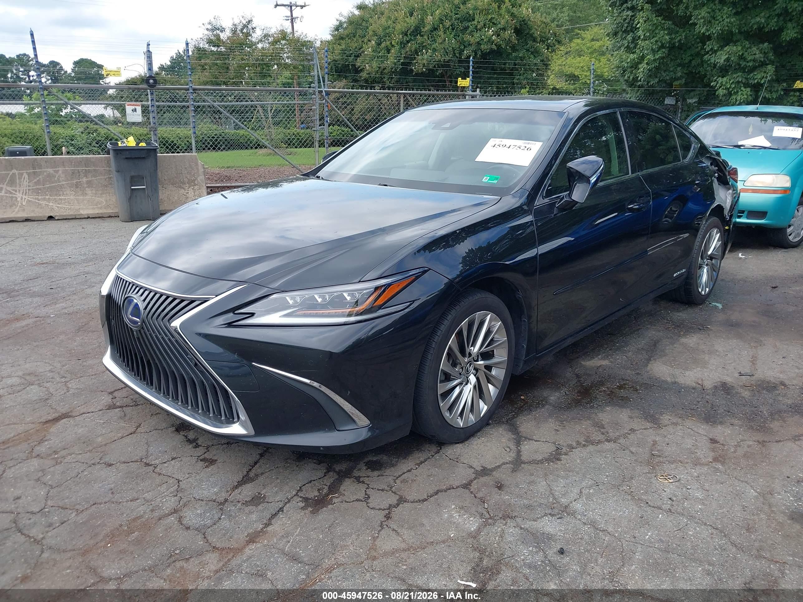 2019 LEXUS ES 300H LUXURY — I2