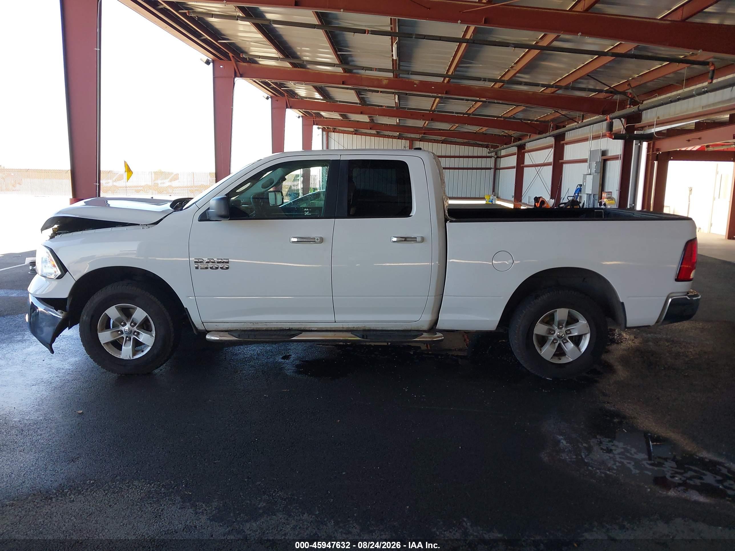 2017 RAM 1500 SLT  4X4 6'4 BOX