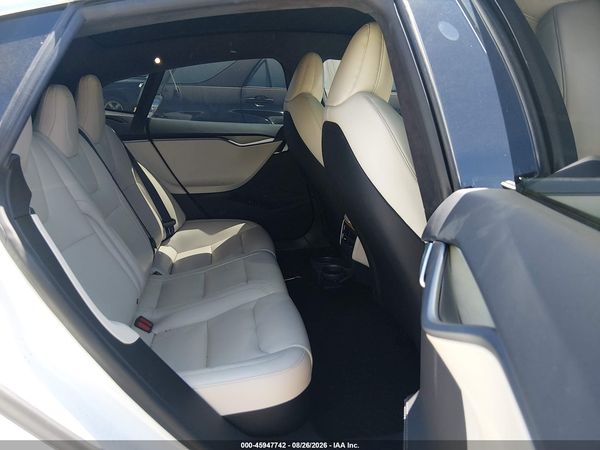 2020 TESLA MODEL S — I8