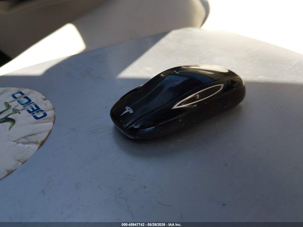 2020 TESLA MODEL S — I11