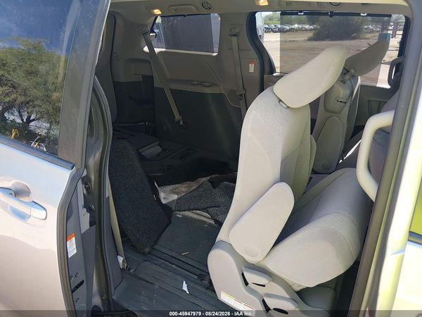 2017 TOYOTA SIENNA LE 8 PASSENGER