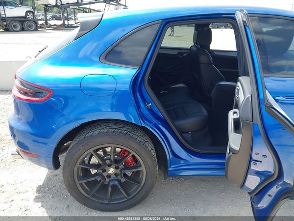 2015 PORSCHE MACAN TURBO — I8