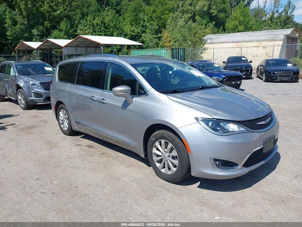 2020 CHRYSLER PACIFICA TOURING L — I1