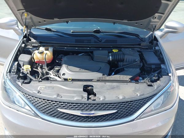 2020 CHRYSLER PACIFICA TOURING L — I10