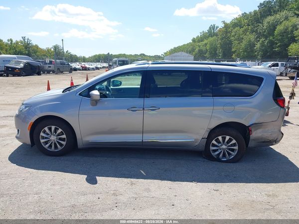 2020 CHRYSLER PACIFICA TOURING L — I117