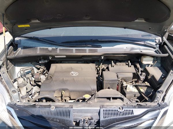2013 TOYOTA SIENNA LE V6 8 PASSENGER