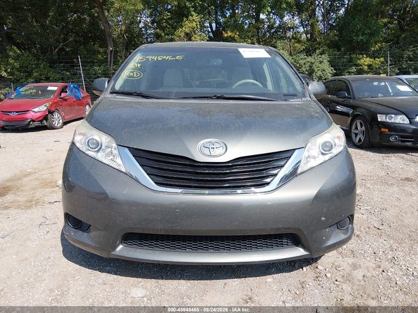 2013 TOYOTA SIENNA LE V6 8 PASSENGER