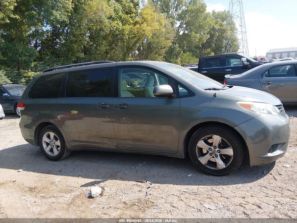 2013 TOYOTA SIENNA LE V6 8 PASSENGER