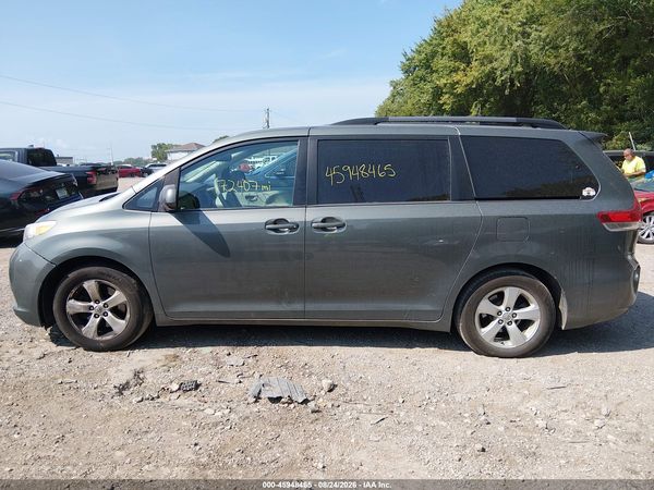 2013 TOYOTA SIENNA LE V6 8 PASSENGER