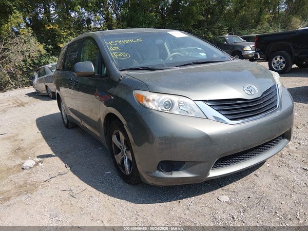 2013 TOYOTA SIENNA LE V6 8 PASSENGER