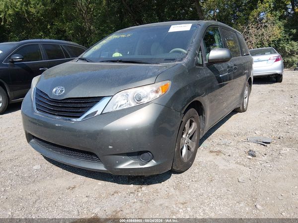 2013 TOYOTA SIENNA LE V6 8 PASSENGER
