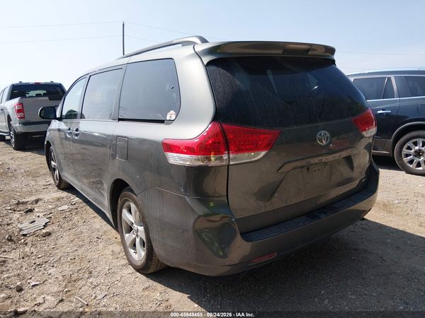 2013 TOYOTA SIENNA LE V6 8 PASSENGER