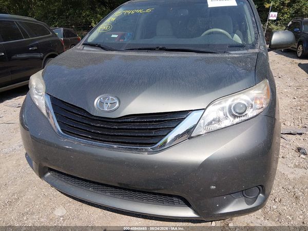 2013 TOYOTA SIENNA LE V6 8 PASSENGER