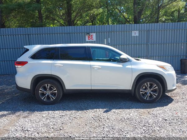2019 TOYOTA HIGHLANDER LE — I116