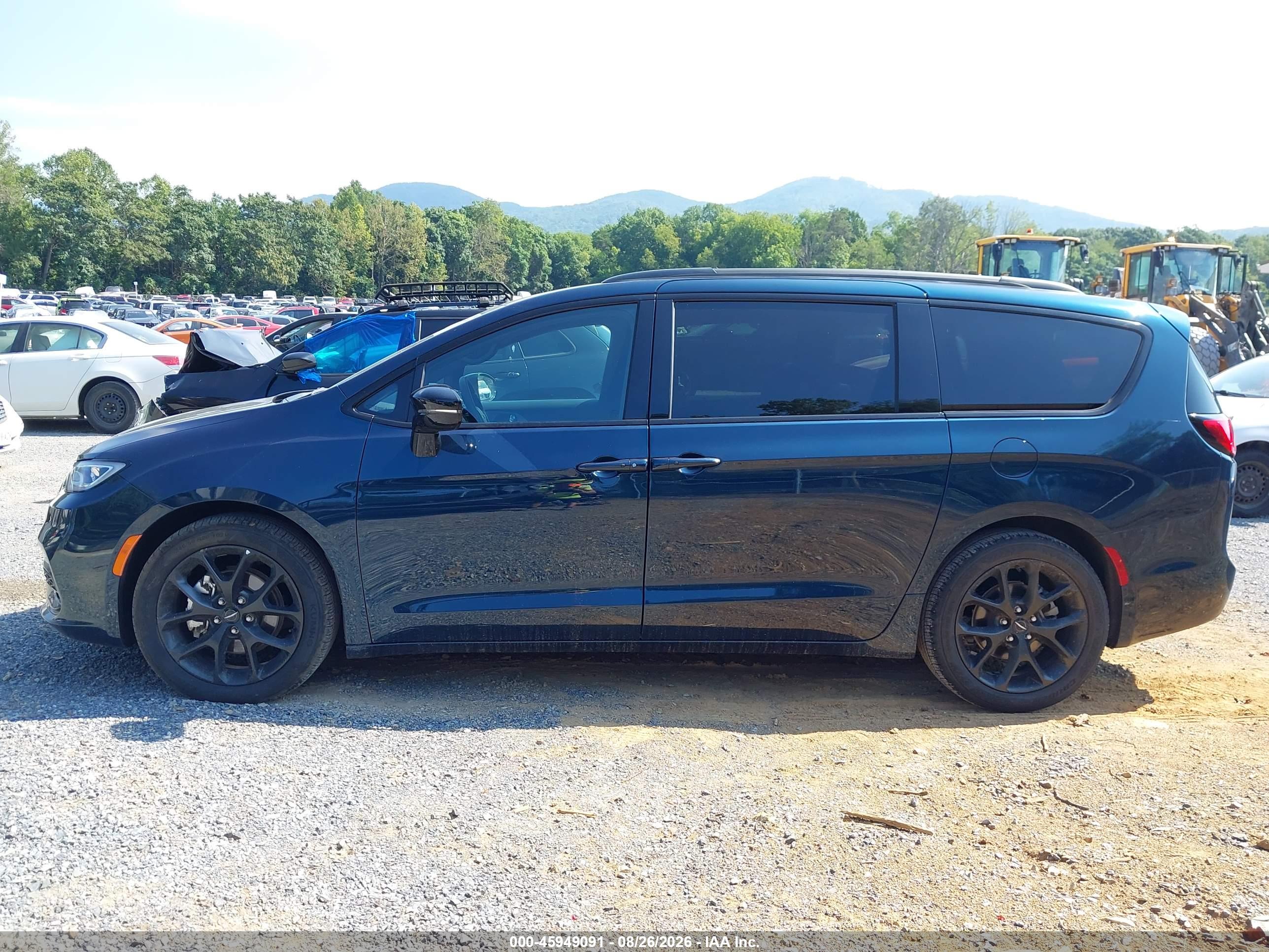 2025 CHRYSLER PACIFICA LIMITED