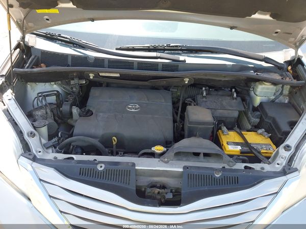 2015 TOYOTA SIENNA LE 8 PASSENGER