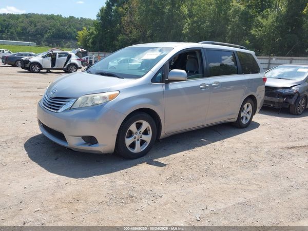 2015 TOYOTA SIENNA LE 8 PASSENGER