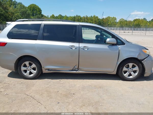 2015 TOYOTA SIENNA LE 8 PASSENGER