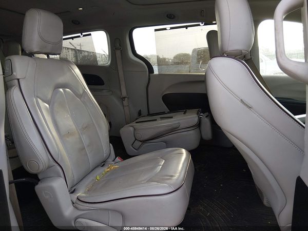 2019 CHRYSLER PACIFICA LIMITED — I8