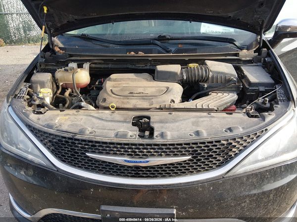 2019 CHRYSLER PACIFICA LIMITED — I10