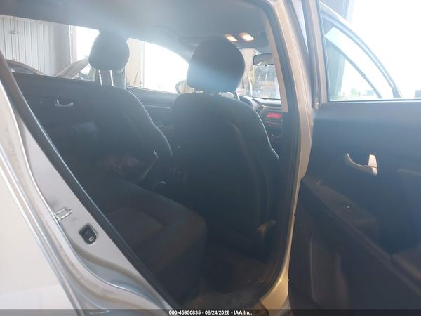 2016 KIA SPORTAGE LX — I8