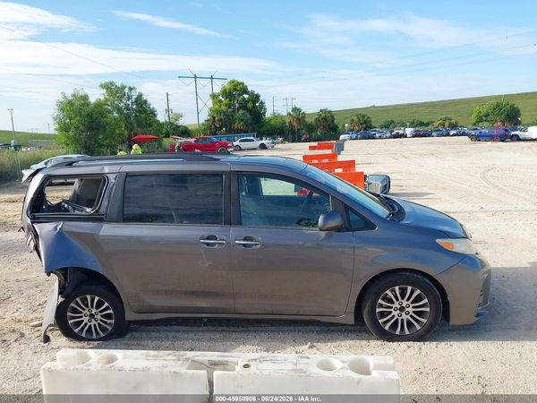 2019 TOYOTA SIENNA XLE 8 PASSENGER