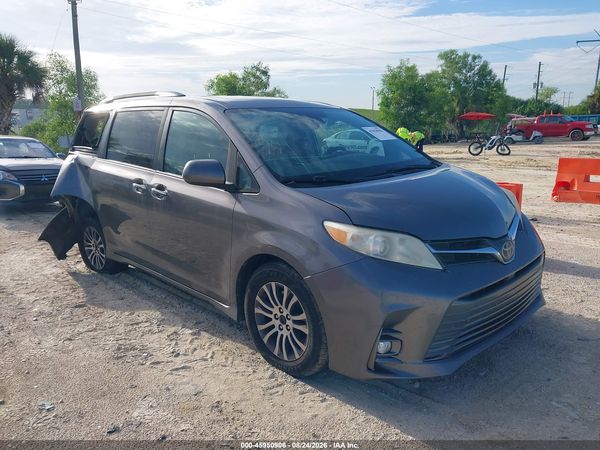 2019 TOYOTA SIENNA XLE 8 PASSENGER
