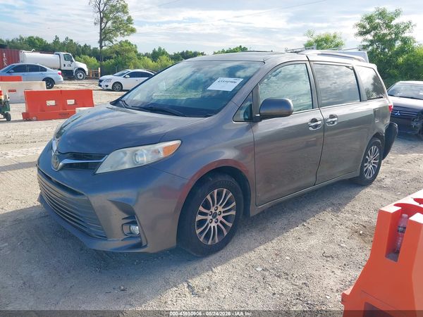 2019 TOYOTA SIENNA XLE 8 PASSENGER