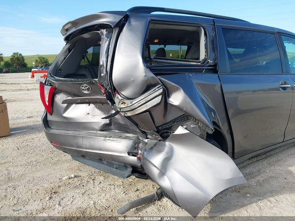 2019 TOYOTA SIENNA XLE 8 PASSENGER