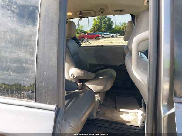 2019 TOYOTA SIENNA XLE 8 PASSENGER